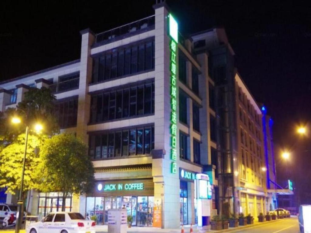 Holiday Inn Express Dujiangyan Ancient City Buitenkant foto